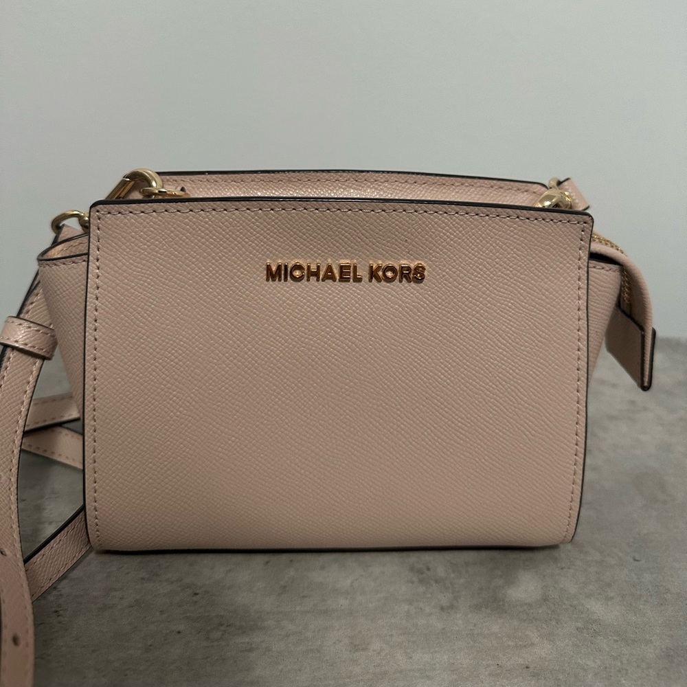 Michael kors mini selma pale pink bag.